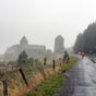 Rien n'a changé (sauf le bitume...) ; comme au Moyen Age, l'arrivée à Aubrac, village situé à 1 310 m. d'altitude, est un réconfort (crédit photo M. Jérémie).